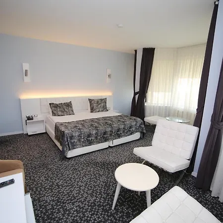 Grand Nora Hotel 4*